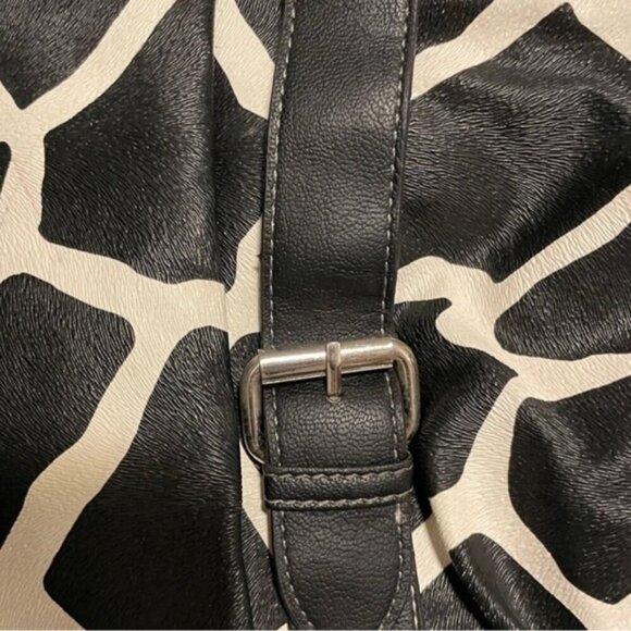 Stylish Black and White Shoulder Bag - Picture 4 of 7